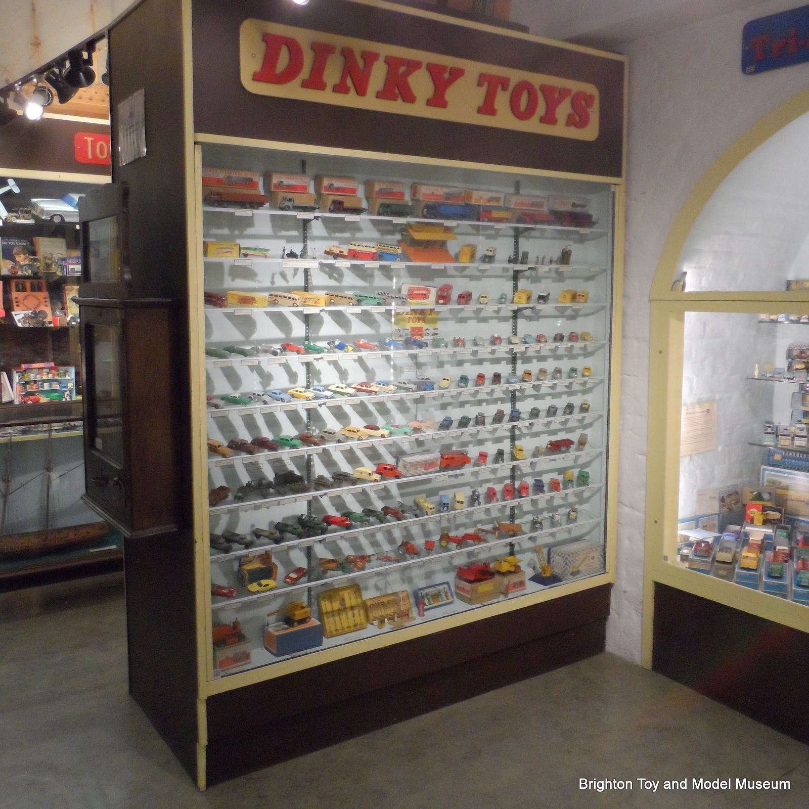 Frankhornby150 Dinky Toys Cabinet Refresh