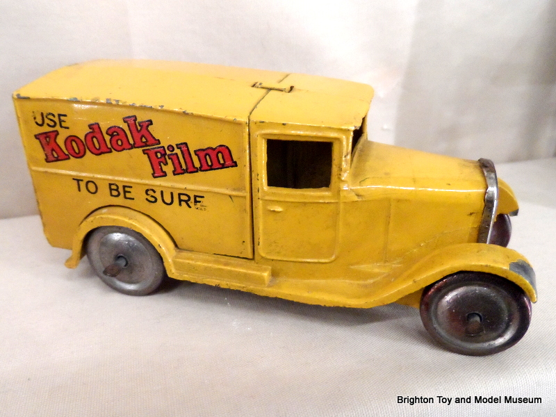 File:Kodak Delivery Van (Dinky Toys 28g).jpg