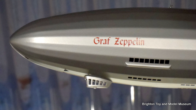 File:Märklin 1140 Graf Zeppelin, detail.jpg