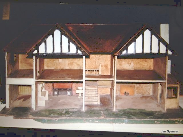 File:Stockbroker dollhouse, Triang 72 93, interiors pre-restoration (Jen Spencer).jpg