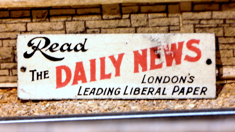 File:The Daily News, enamelled tinplate miniature poster.jpg