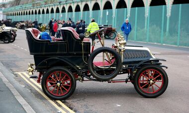 A 1902 Panhard-Levassor, seen at the RAC London-Brighton Veteran Car Rally, November 2016
