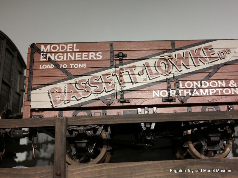 File:Bassett-Lowke style private owner's wagon, five-inch-gauge.jpg