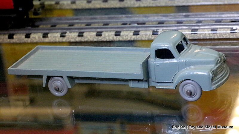 File:Bedford Flat Truck (Dublo Dinky Toys 066).jpg