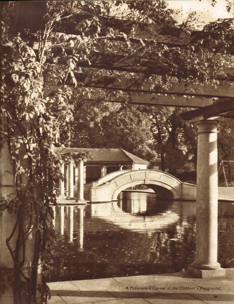 File:Boating Lake and bridge, The Level (BrightonHbk 1935).jpg