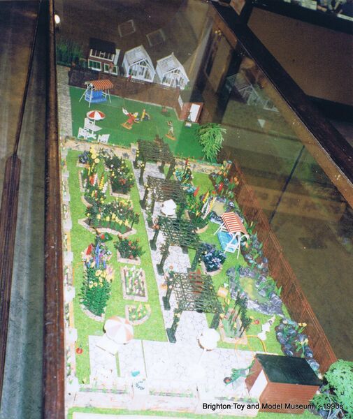 File:Britains Floral Garden display (1990s).jpg
