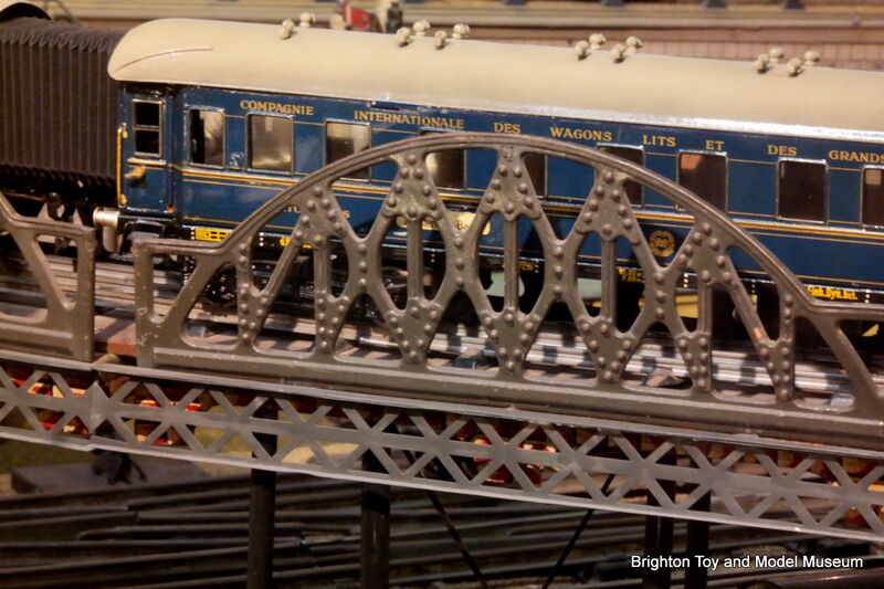 File:CIWL railway carriage, gauge 0 (Marklin).jpg