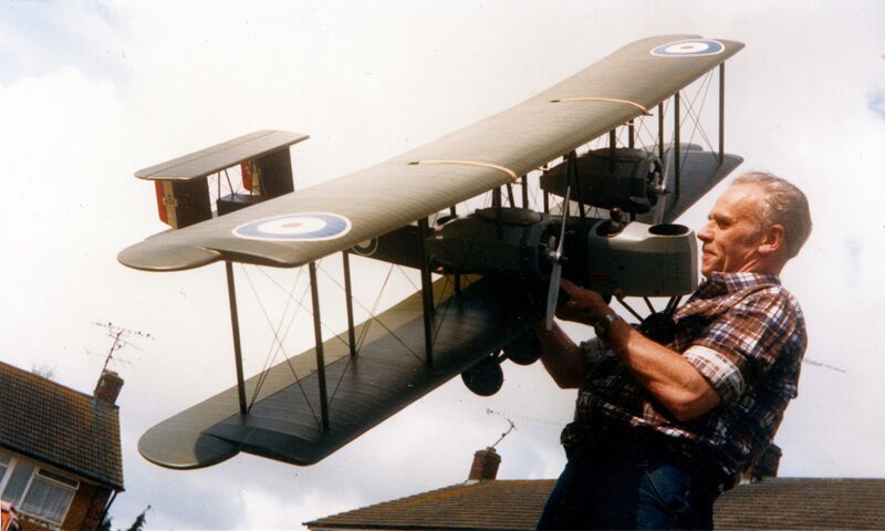 File:Denis Hefford with his rc model of a Vickers Vimy biplane, H651.jpg