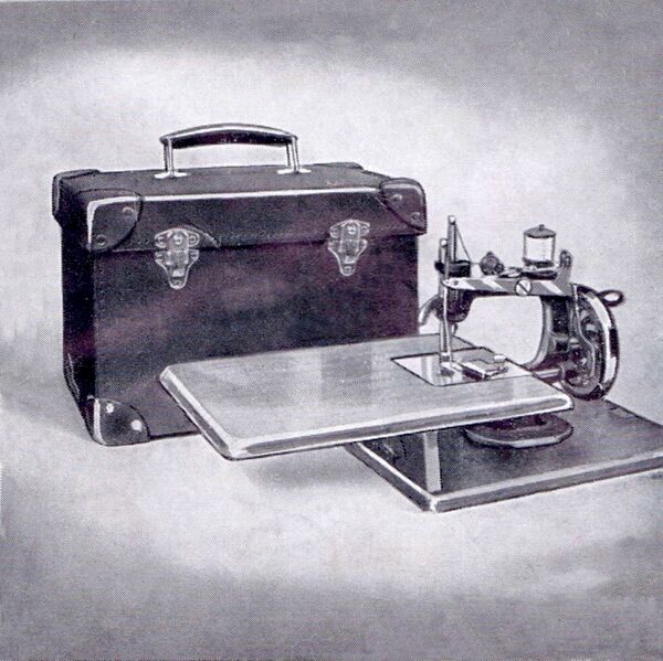 File:Essex Miniature Sewing Machine, company illustration.jpg