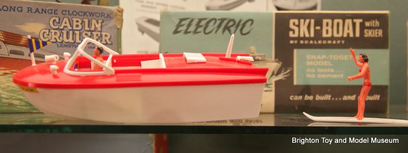 File:Flash electric model Ski-Boat with Skier (Scalecraft).jpg