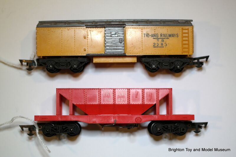 File:Freight wagon 22831, yellow (Triang Railways R.114).JPG