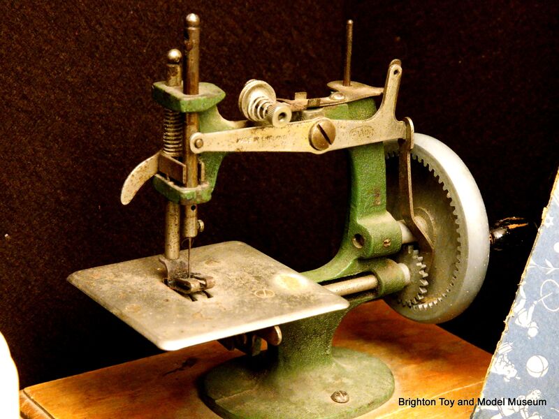 File:Grain Sewing Machine Mk1, green.jpg