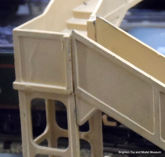 File:Hornby Dublo footbridge detail.jpg