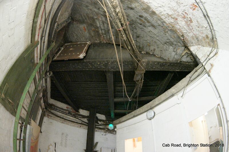 File:Intersection of the Goods Tunnel roof intersecting Cab Road floor (UnderBrightonStation 2018-01-18).jpg