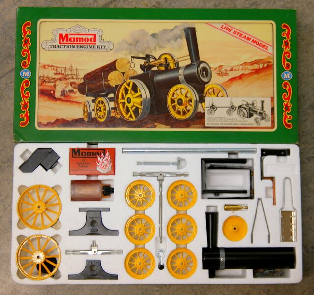 File:Mamod Traction Engine Kit with Trailer, 01.jpg