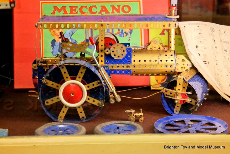 File:Meccano steamroller, blue and gold.jpg