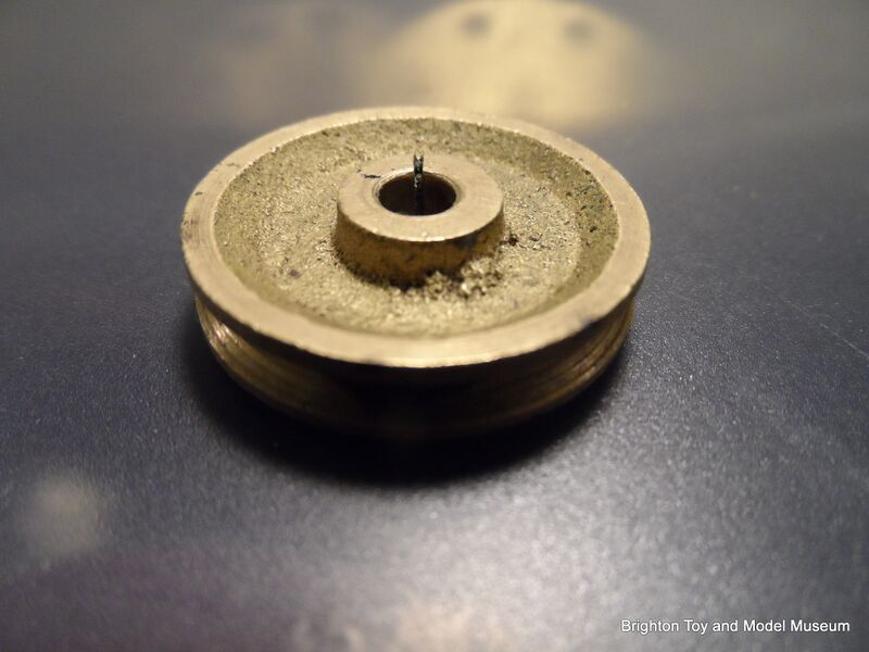 File:Mechanics Made Easy, pre-Meccano pulley.jpg