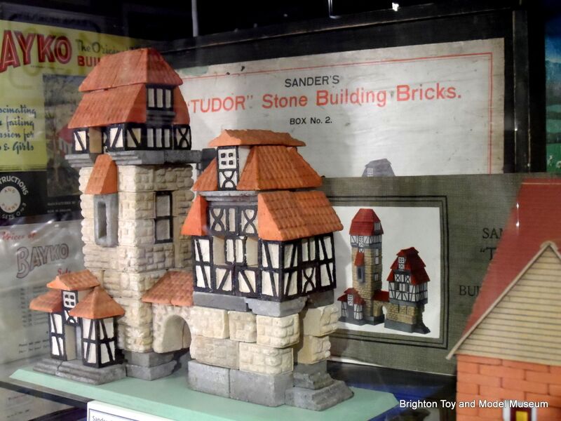 File:Mediaeval building (Sander's Tudor Stone Building Bricks).jpg