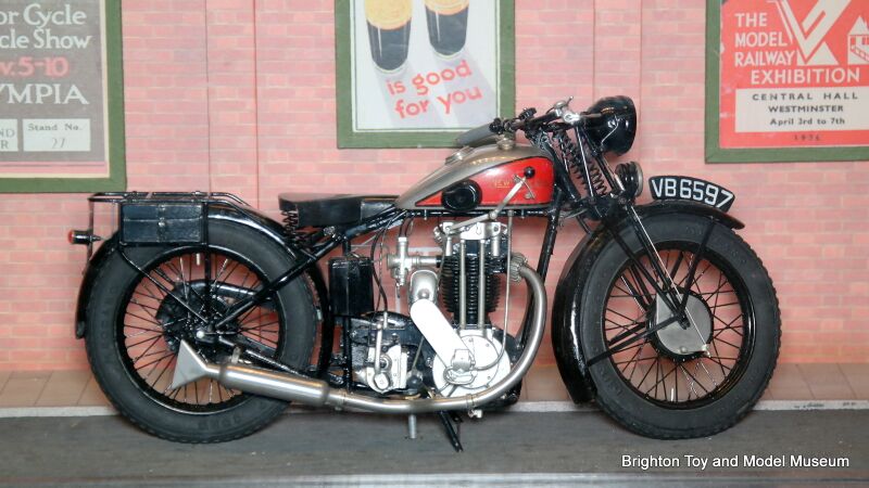 File:New Imperial 7B 499cc motorcycle (Robert Brown, 1932).jpg