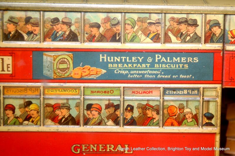 File:No11E Double Decker Bus HP 1929 biscuit tin, side detail (Huntley and Palmers).jpg