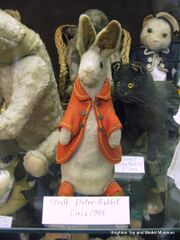 Peter Rabbit 1905 (Steiff).jpg