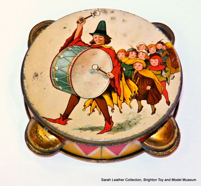 File:Pied Piper biscuit tin (Carrs).jpg