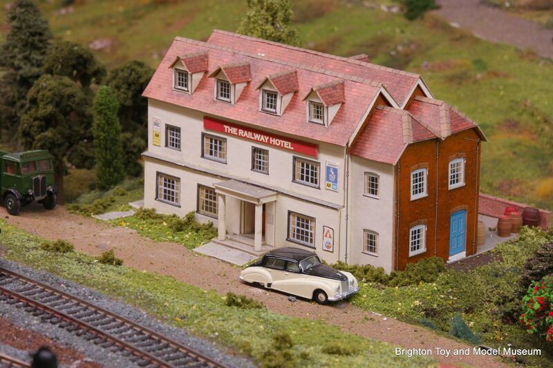 File:Railway Hotel, East Sussex Countryside Layout (Superquick B33).jpg