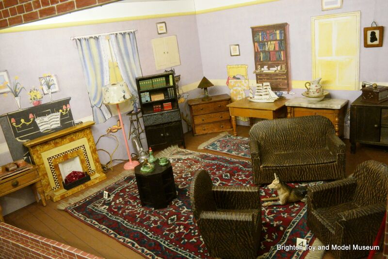 File:Room 2 (dollhouse furniture display).jpg