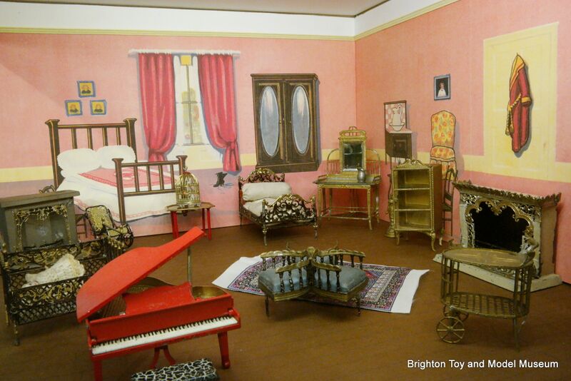 File:Room 4 (dollhouse furniture display).jpg