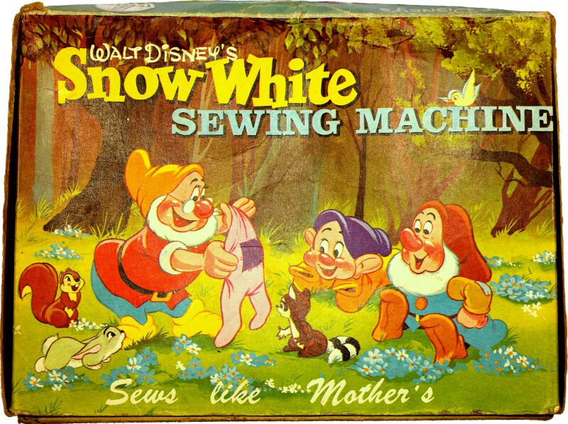 File:Snow White Sewing Machine, box reverse (Gheysens LB W4D).jpg
