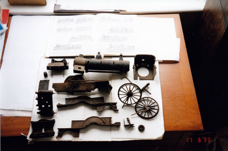File:Stirling Single 2.5-gauge Carette in pieces (Michael Edwards).jpg
