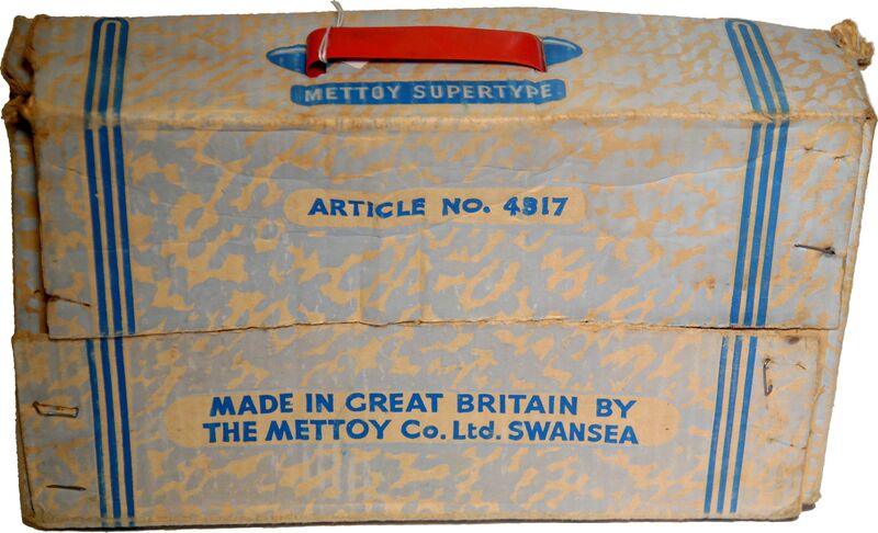 File:Supertype toy typewriter, box base (Mettoy 4317).jpg