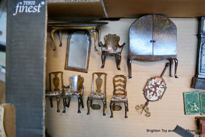 File:Tri-ang Period Queen Anne dollhouse furniture.jpg