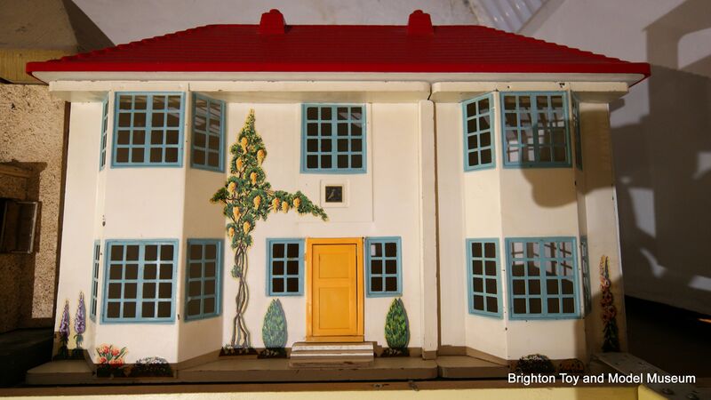 File:Triang No 65 dollhouse, on display.jpg