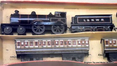 "George the Fifth" early N-scale floor train set, Bing