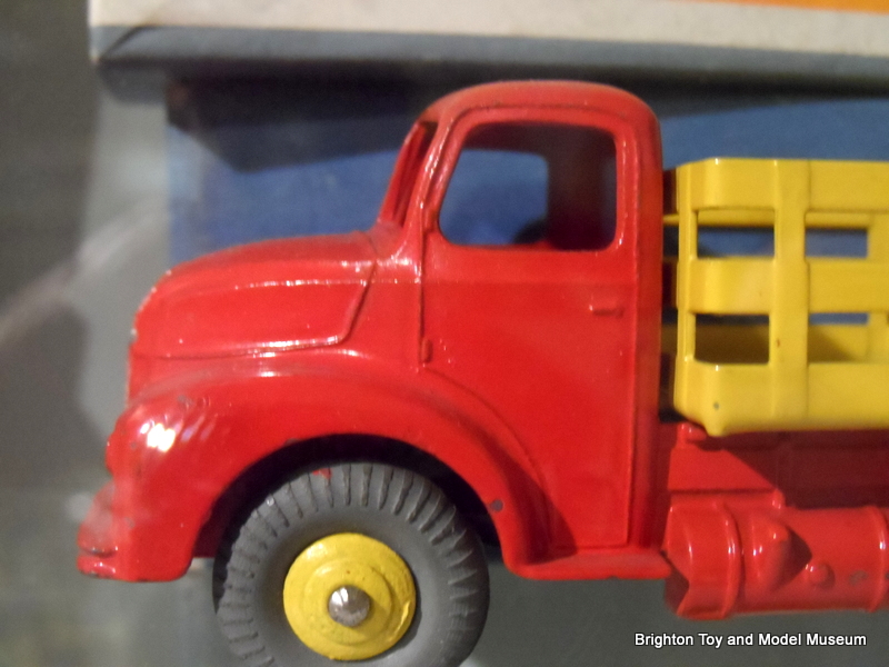 File:Dinky Toys 531 Leyland Comet lorry cab.jpg