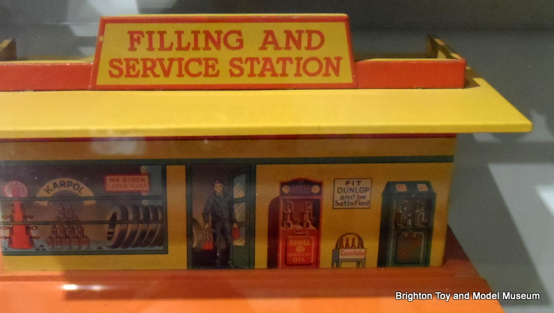 File:Filling and Service Station (Dinky Toys 48).jpg