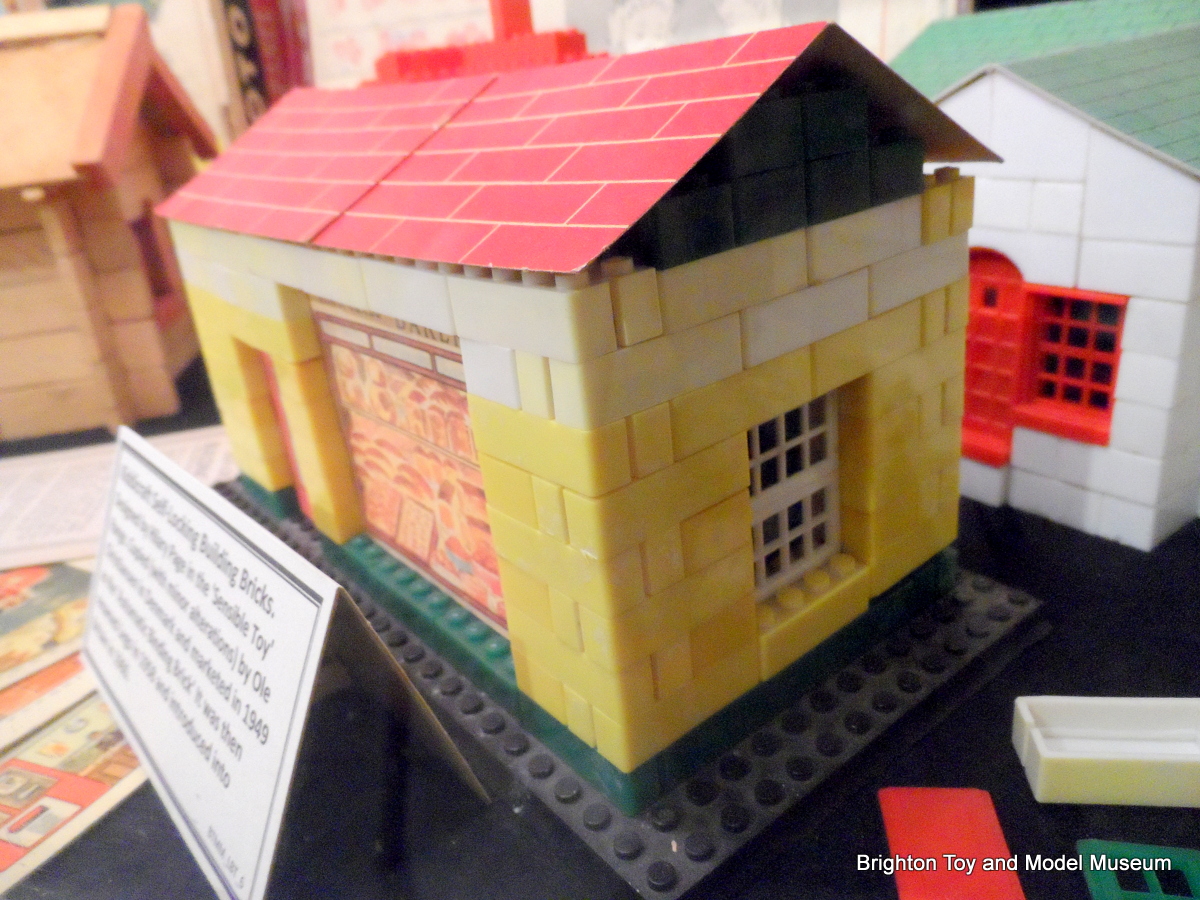 House, Self-Locking Building Bricks - The Brighton Toy and Model Index