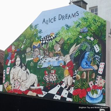 The "Alice Dreams" Mural, by Sara Abbott, in Middle Street, Brighton