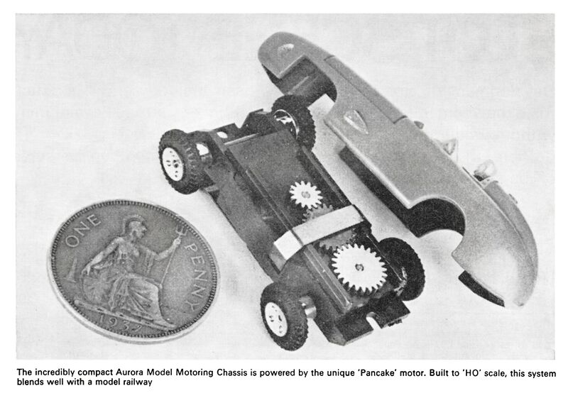 File:Aurora Model Motoring chassis (MM 1966-10).jpg