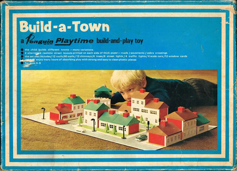 File:Build-a-Town set, lid artwork (Pengin Playtime P251).jpg