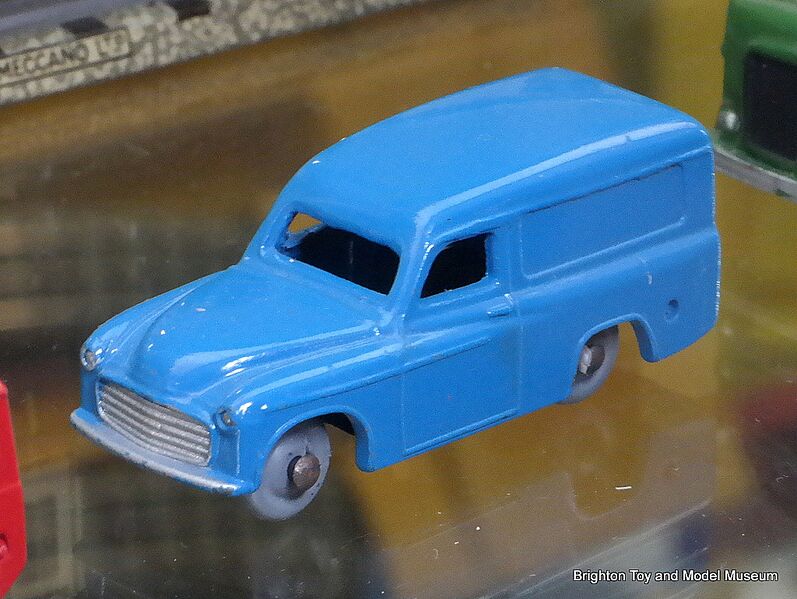 File:Commer Van (Dublo Dinky Toys 063).jpg