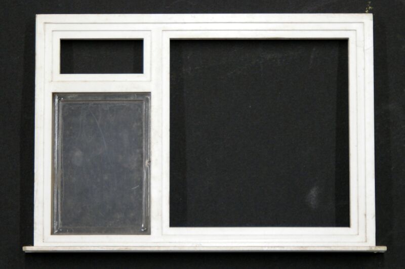 File:Contemporary Three-Light Window with Opening Light (Tri-ang 1152).jpg