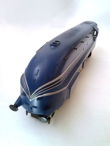 Hornby R.685 Coronation 6220 locomotive, angled front view