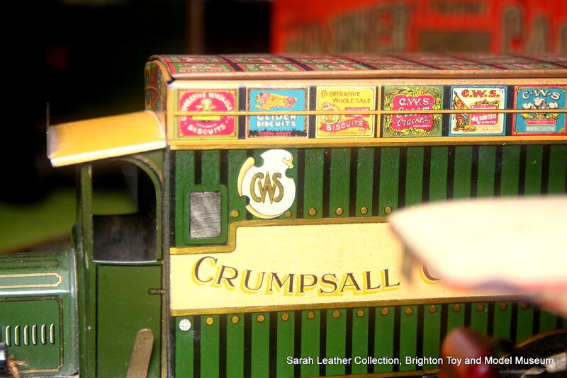 File:Crumpsall Biscuit Lorry, promotional biscuit tin, detail.jpg