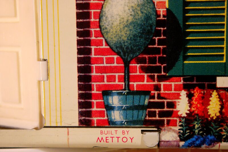 File:Detail, Metal Dollhouse (Mettoy 6254).jpg