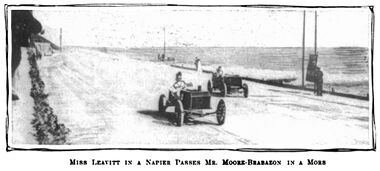 1905: Dorothy Levitt, driving a Napier