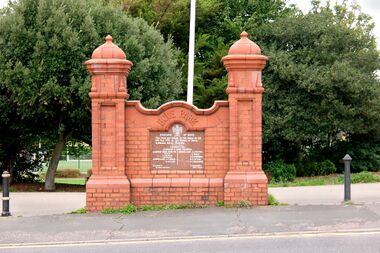 Commemorative masonry, entrance to Hove Park, on the Park's southern side