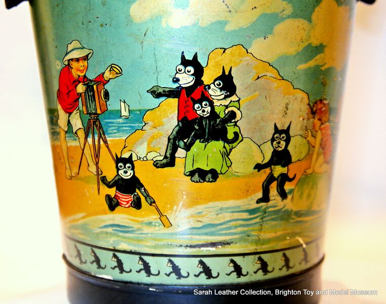 File:Felix the Cat seaside bucket, family scene (1920s).jpg