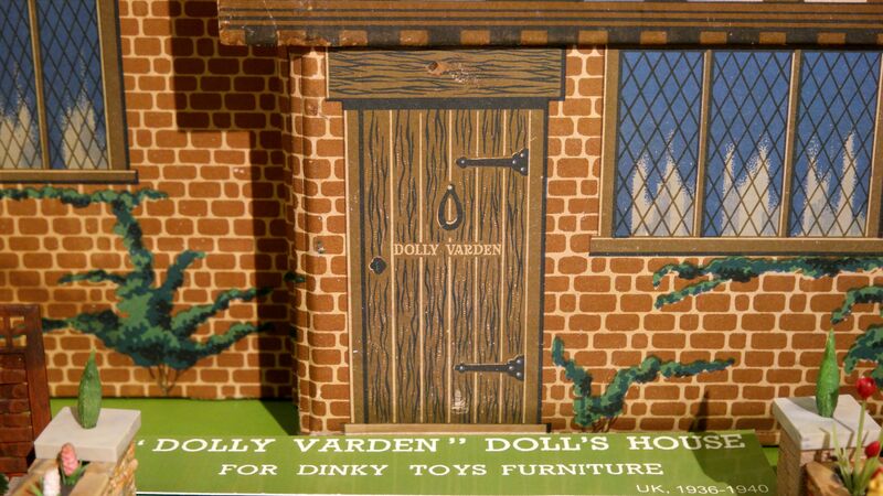 File:Front door, Dolly Varden dollhouse (Meccano Ltd, 1936).jpg